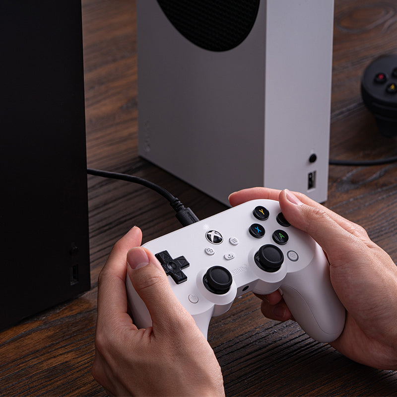 8BitDo Pro 2 Wired Controller for Xbox (Hall Effect joysticks) - Controller with a Familiar and Practical Layout
