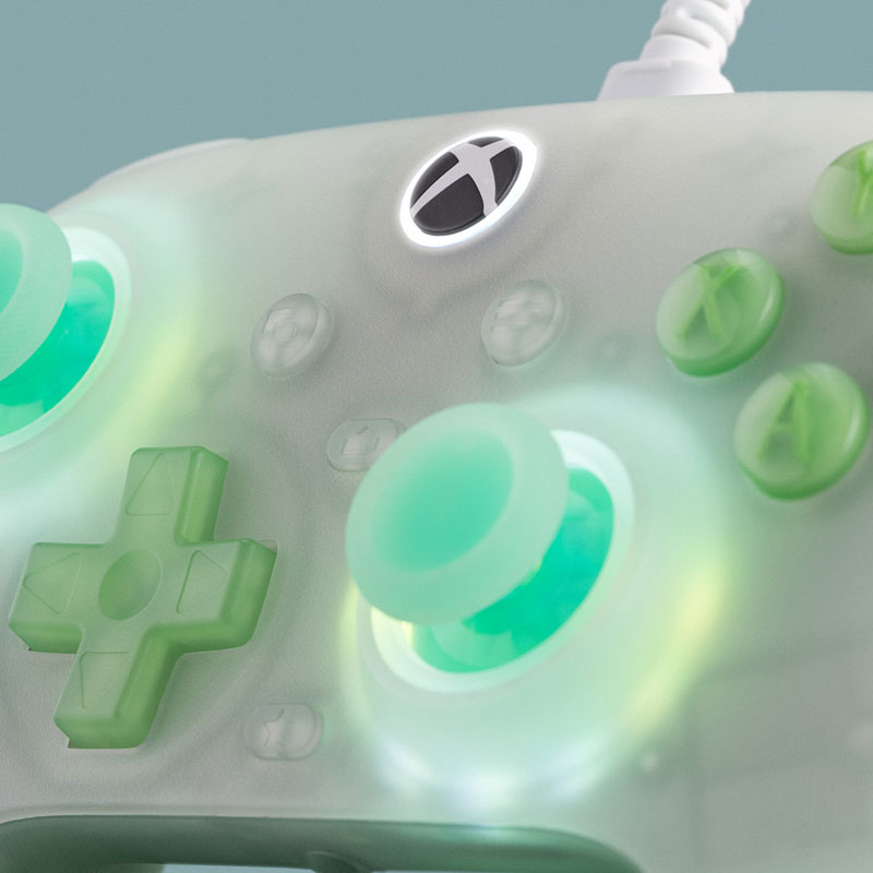 8BitDo Ultimate Mini Wired Controller for Xbox - Controller with a Familiar and Practical Layout