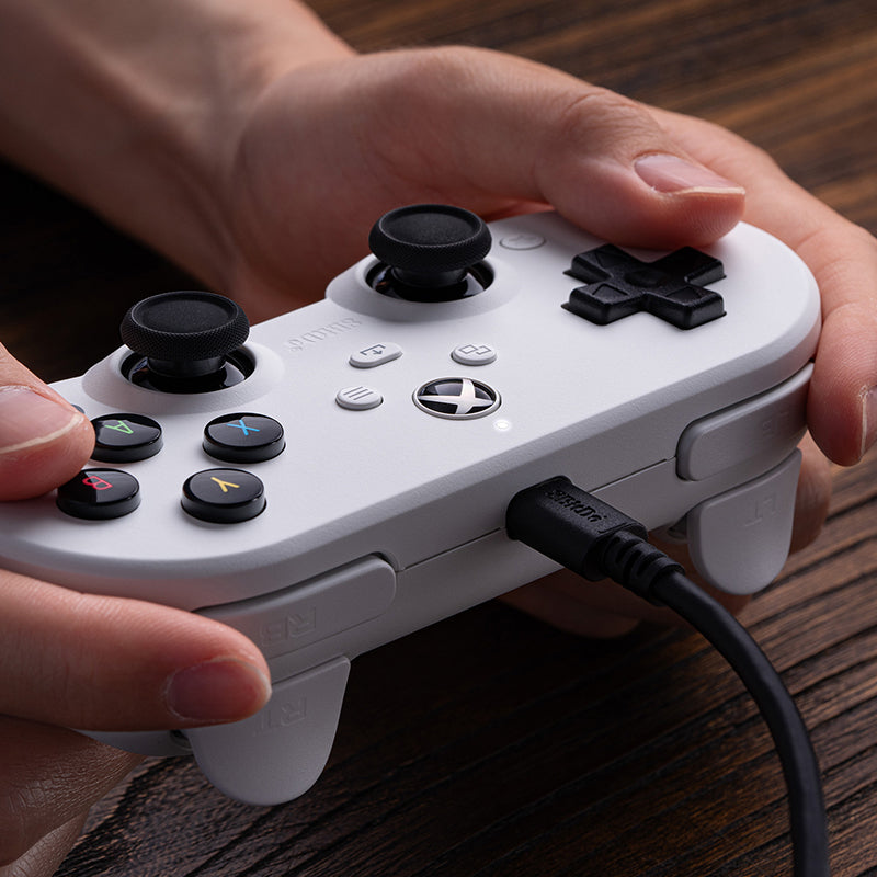 8BitDo Pro 2 Wired Controller for Xbox (Hall Effect joysticks) - Controller with a Familiar and Practical Layout