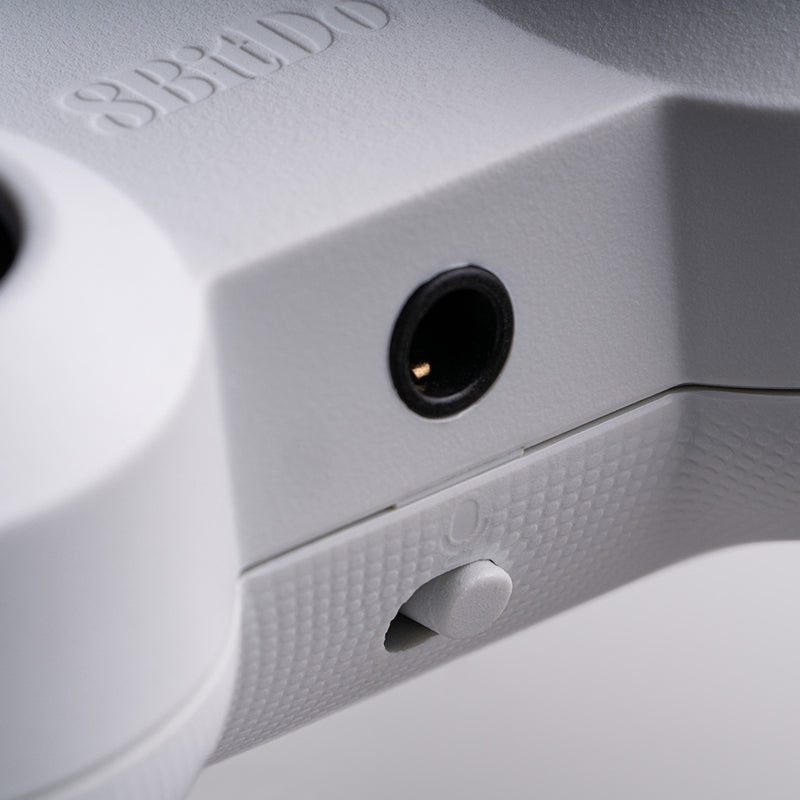 8BitDo Pro 2 Wired Controller for Xbox (Hall Effect joysticks) - Controller with a Familiar and Practical Layout