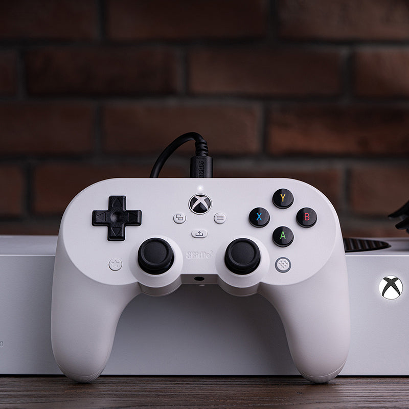 8BitDo Pro 2 Wired Controller for Xbox (Hall Effect joysticks) - Controller with a Familiar and Practical Layout